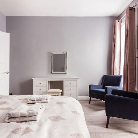 4 Bedroom House, 2 Min Walk From Station Лондон Экстерьер фото