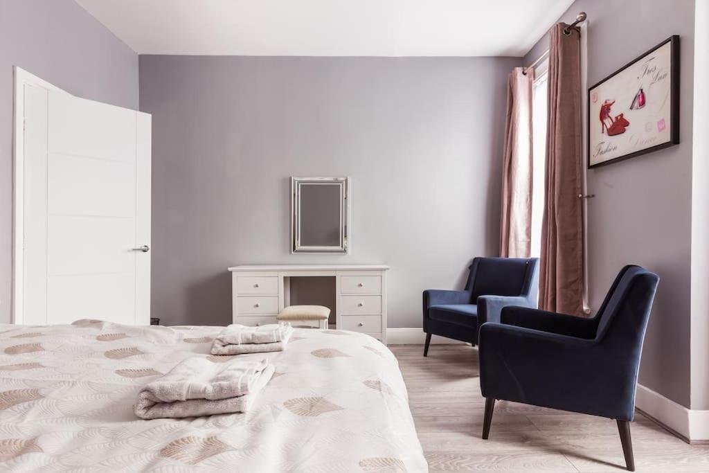 4 Bedroom House, 2 Min Walk From Station Лондон Экстерьер фото