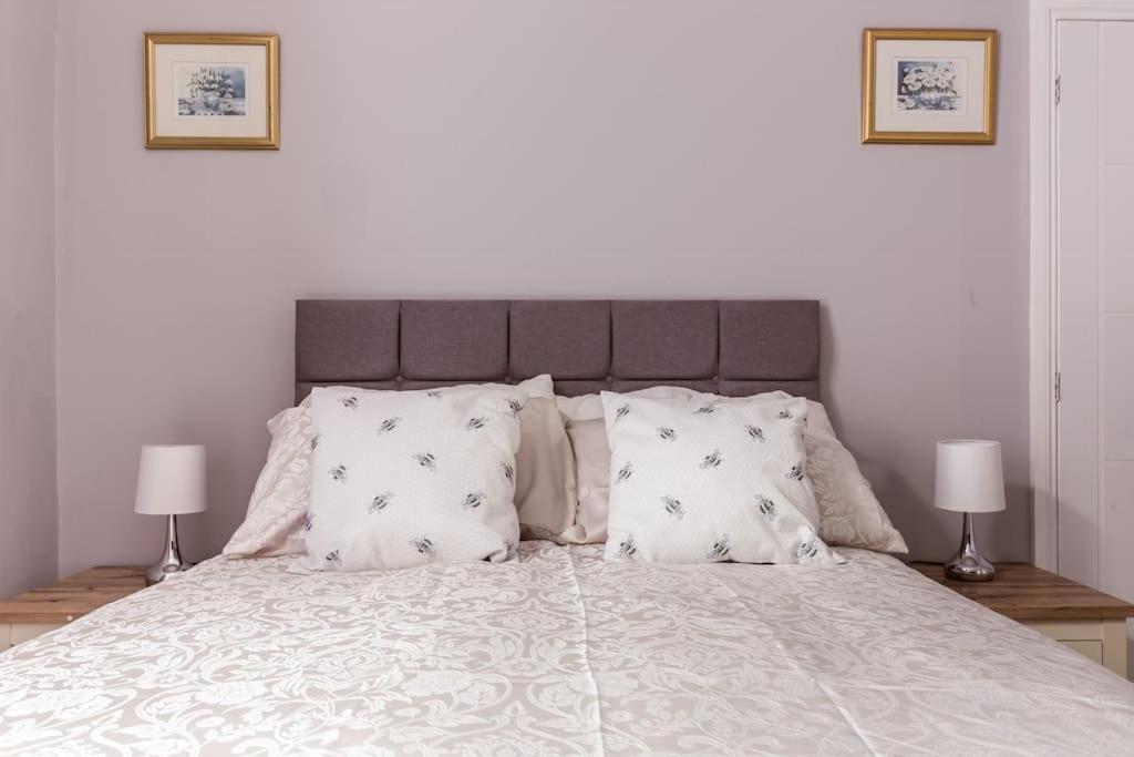 4 Bedroom House, 2 Min Walk From Station Лондон Экстерьер фото