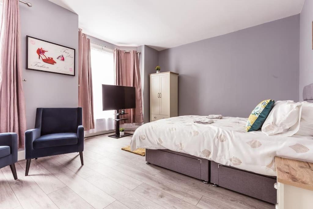 4 Bedroom House, 2 Min Walk From Station Лондон Экстерьер фото