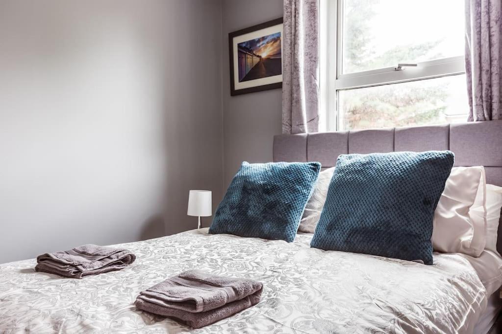 4 Bedroom House, 2 Min Walk From Station Лондон Экстерьер фото